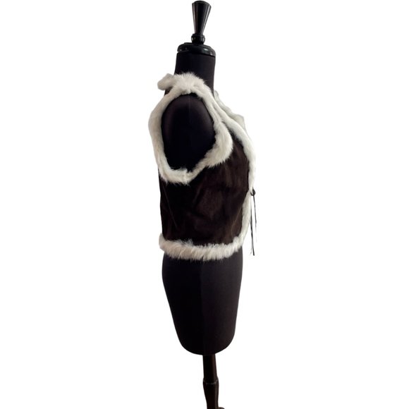 Brown Suede Vest with White Fur Trim - Boho Chic Winter Layering - Picture 4 of 4